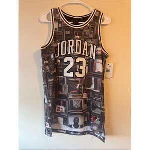 NWOT Micheal Jordan Jersey Kids XL Ages 13-15 Black, White, With Ring, Bulls